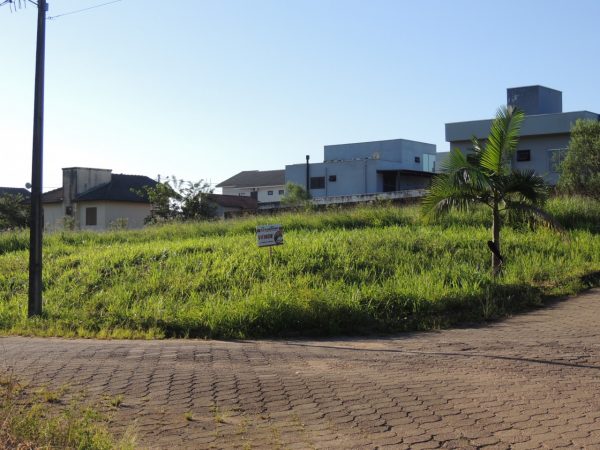 Lote de esquina Bairro Demboski