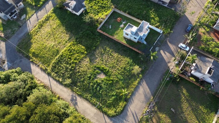 Terreno à Venda no Bairro Demboski | Esquina | 445,24m² | Rua Lajotada Terreno à Venda no Bairro Demboski | Esquina | 445,24m² | Rua Lajotada